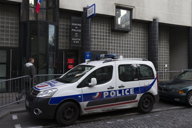 Šest škola u Parizu evakuisano zbog dojava o bombi