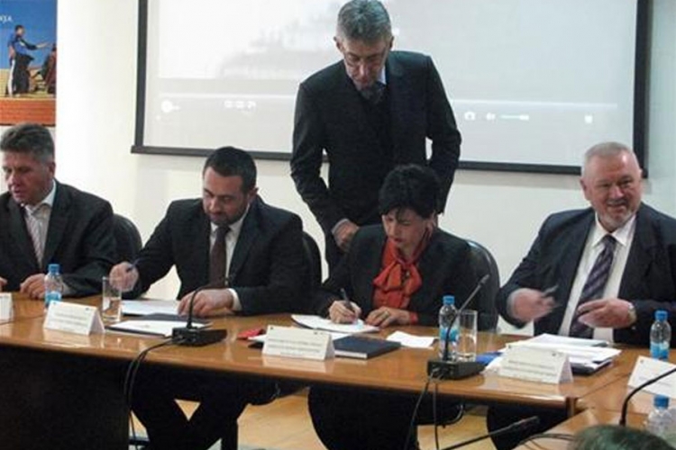Za stambeno zbrinjavanje 438 porodica 30 miliona KM