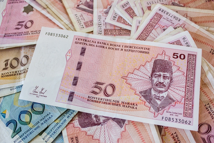 Lažni novac trošili po lokalima


