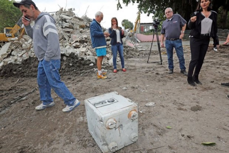 Pomama za blagom narko-bosa: Srušena Eskobarova vila u Majamiju, evo šta je pronađeno