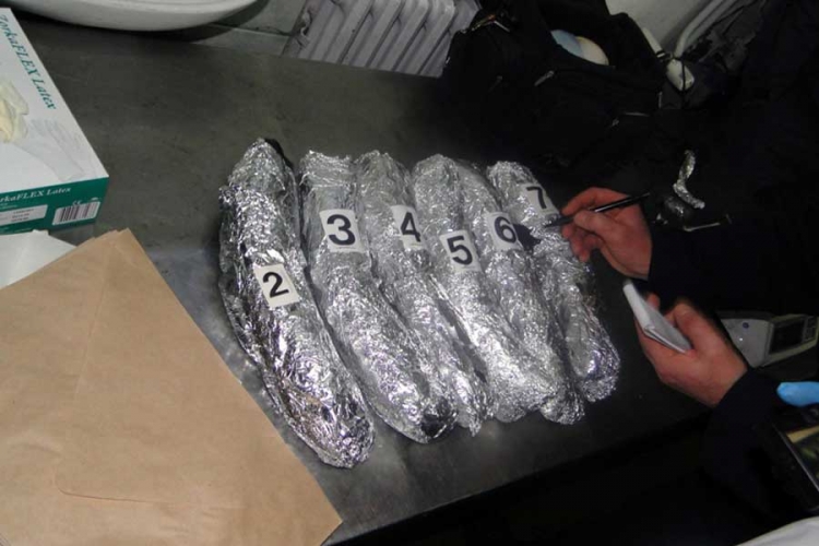 Gradina: Od turskog državljanina oduzeto 13 kilograma narkotika (FOTO)