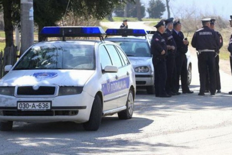 Pale: Tinejdžerka autom udarila u stablo, četvoro povrijeđenih 
