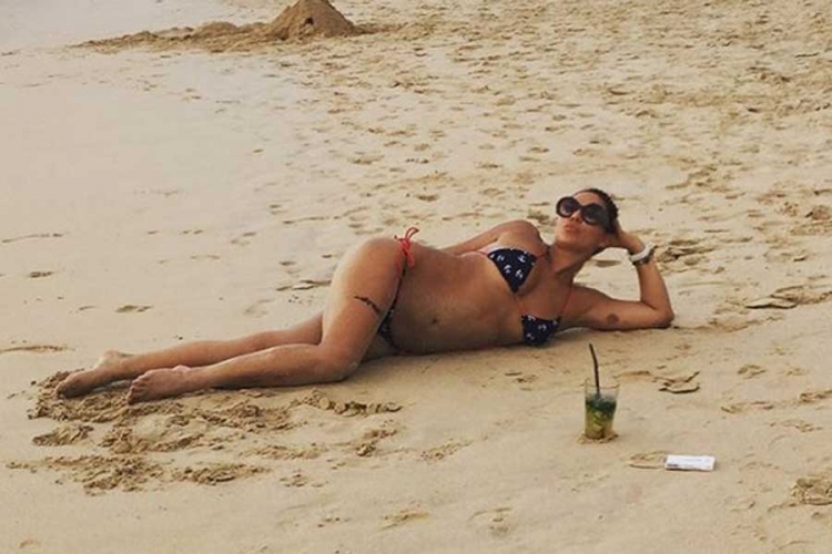 Pogledajte kako Ana Nikolić uživa na plaži (FOTO)