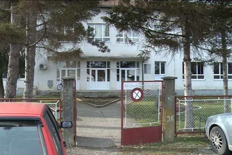 Povrijeđeni maloljetnik iz Janje još u teškom stanju