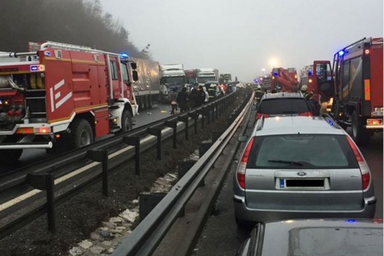 Novi podaci o lančanom sudaru 70 vozila u Sloveniji: Poginule četiri, povrijeđeno 30 osoba (VIDEO)