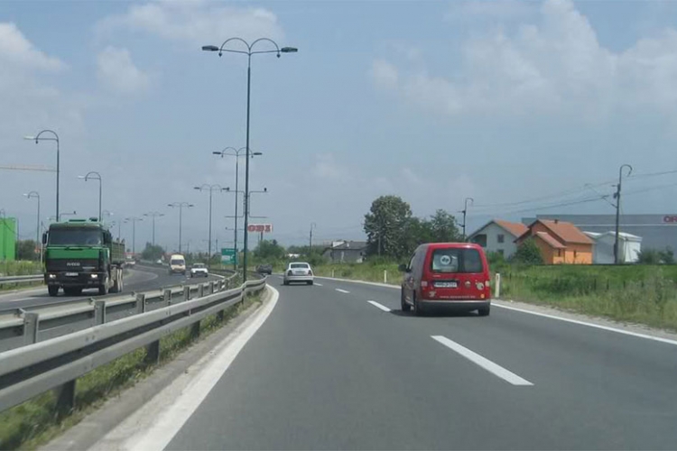 Mjestimično vlažni kolovozi, saobraćaj se odvija bez zastoja