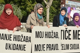 Mostar: Protestna šetnja zbog zabrane nošenja hidžaba