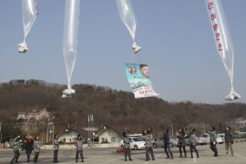 Bizarno: Fekalnim "bombama" na Južnu Koreju