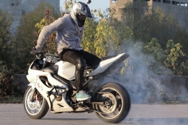 Nemanja Mihajlović vozi motor na način na koji niste navikli (FOTO ...