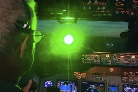 Avion se vratio na aerodrom zbog ometanja laserom