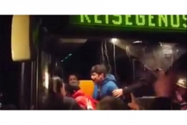 Njemačka: Grupa ljudi blokirala autobus sa migrantima