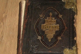 Prodaje ukletu Bibliju: U dom vlasnika privlači zle duhove