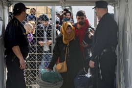 "Ovnom za probijanje" migranti probili blokadu na Đevđeliji