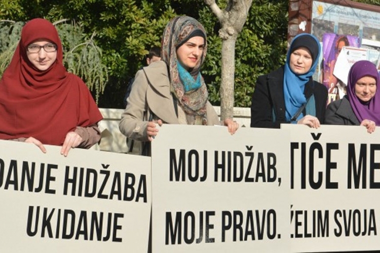 Mostar: Protestna šetnja zbog zabrane nošenja hidžaba