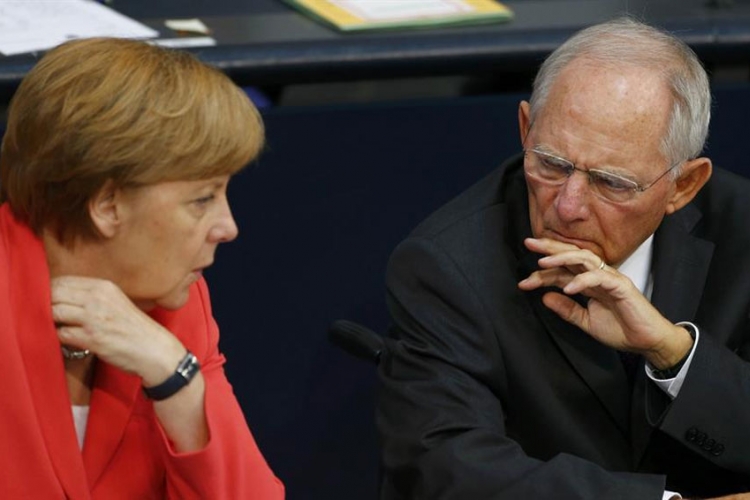 Šojble: Merkel pod sve većim pritiskom