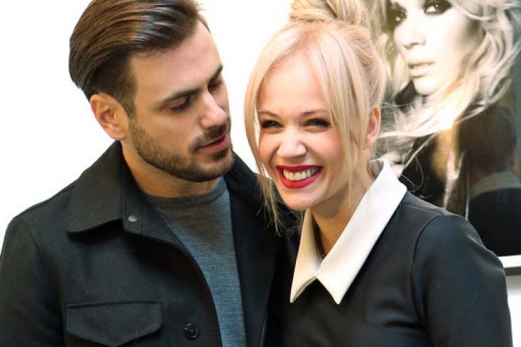 Nakon pola godine zabavljanja zaručili se Hauser i Jelena Rozga