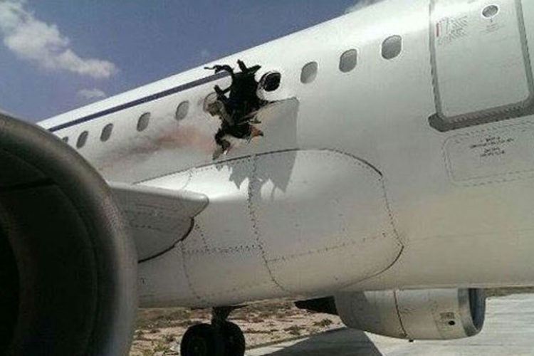 Srpski pilot spasio putnike poslije eksplozije u avionu (VIDEO)
