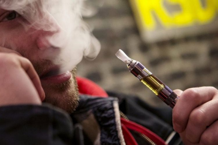 Njemačka: E-cigareta mu eksplodirala u lice i izbila zube (FOTO)