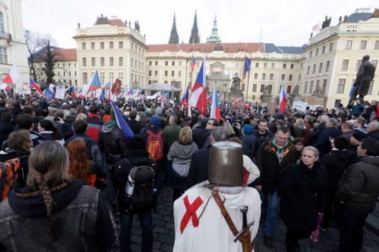 Nakon demonstracija zapaljen izbjeglički centar u Pragu