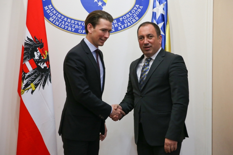 Kurc sastancima sa Crnatkom i Zvizdićem počeo posjetu BiH