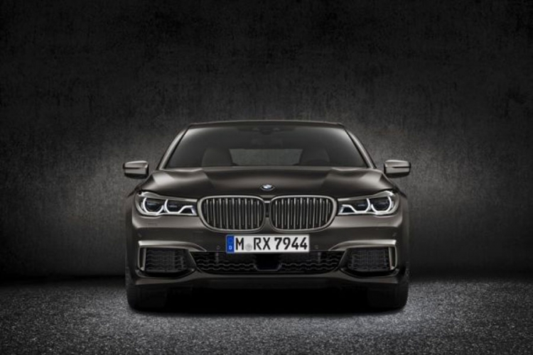BMW M760i xDrive: „pravi“ M7 ili ne?
