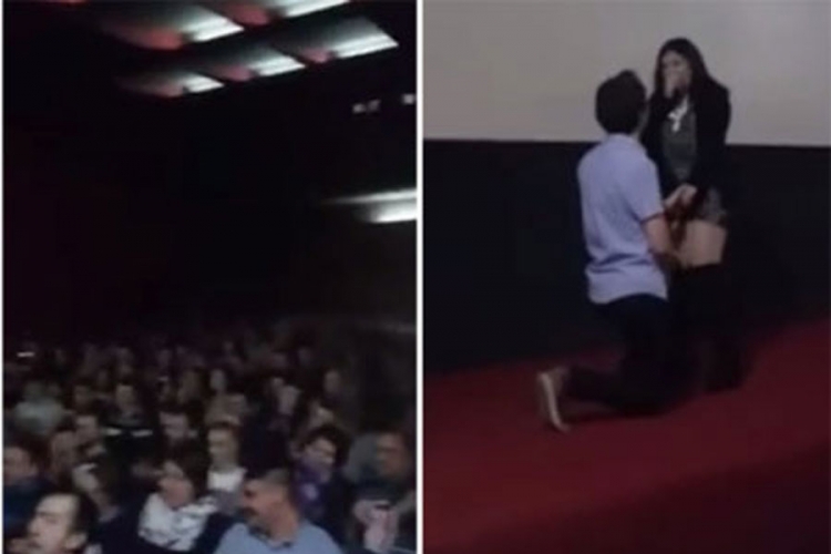 Tuzla: Zaprosio djevojku pred “Valentinovo” u krcatom kinu (VIDEO)


