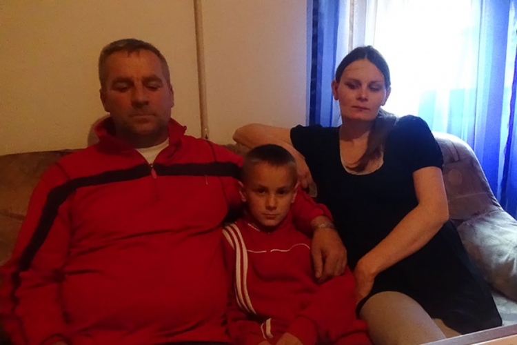 Tročlana porodica iz Sanskog Mosta u čeljustima gladi