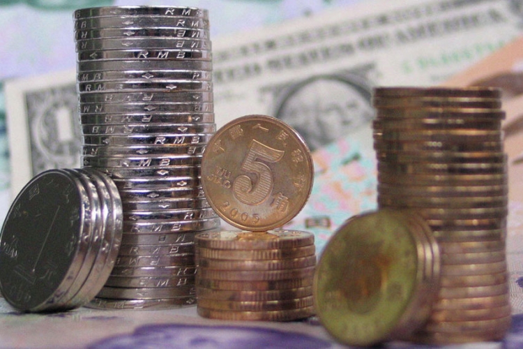 Kina "napada" dolar