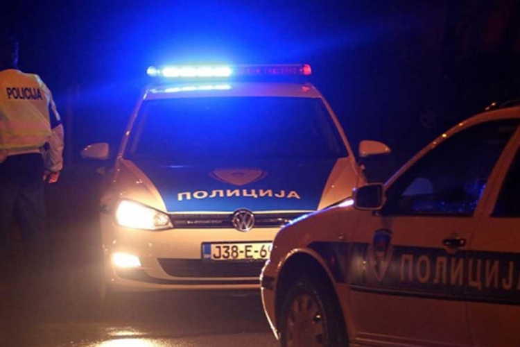 Banjaluka: Maskiran upao u kladionicu i uz prijetnju nožem odnio oko 2.000 KM