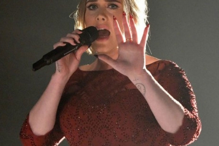 Da li se Adel obrukala na nastupu Grammy nagrada?