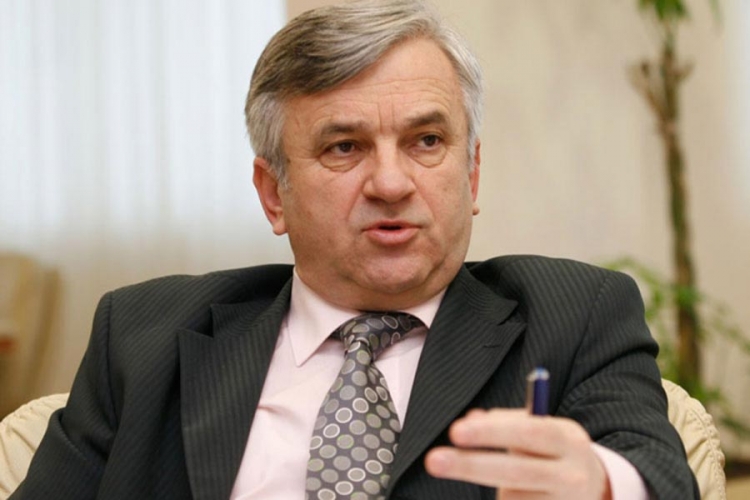 Čubrilović : Usvojiti kodeks ponašanja poslanika