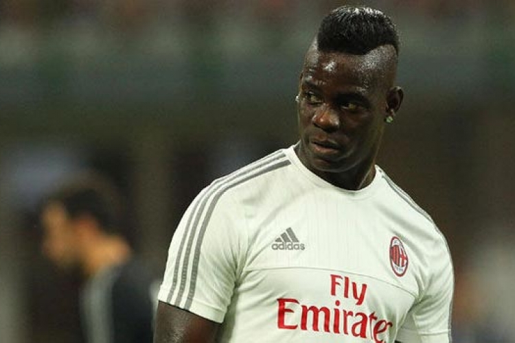 Baloteli seli u Kinu