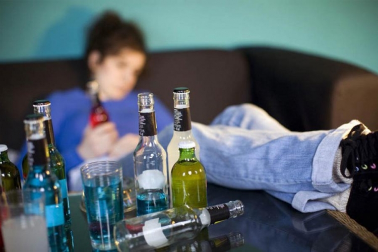 Vlada FBiH podržava povećanje kazni za točenje alkoholnih pića maloljetnicima