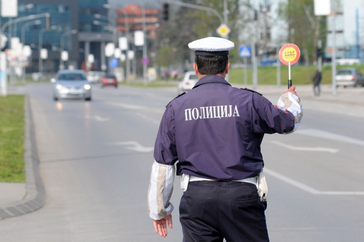 Milioni opštinama i saobraćajnoj policiji