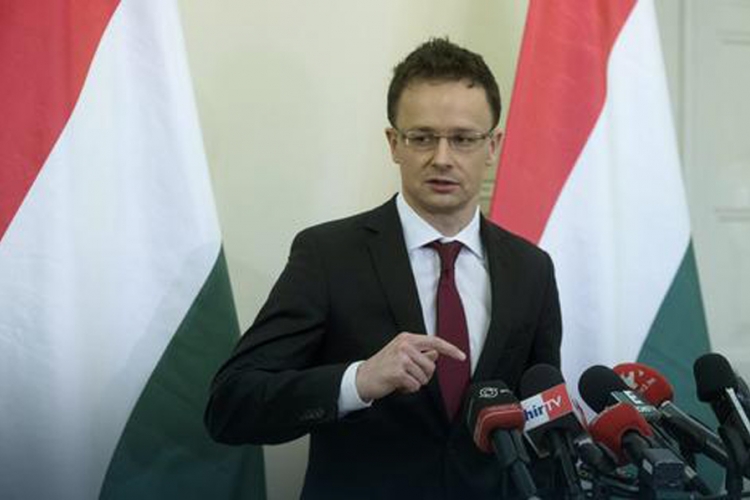Sijarto: Kroz Mađarsku migranti neće prolaziti