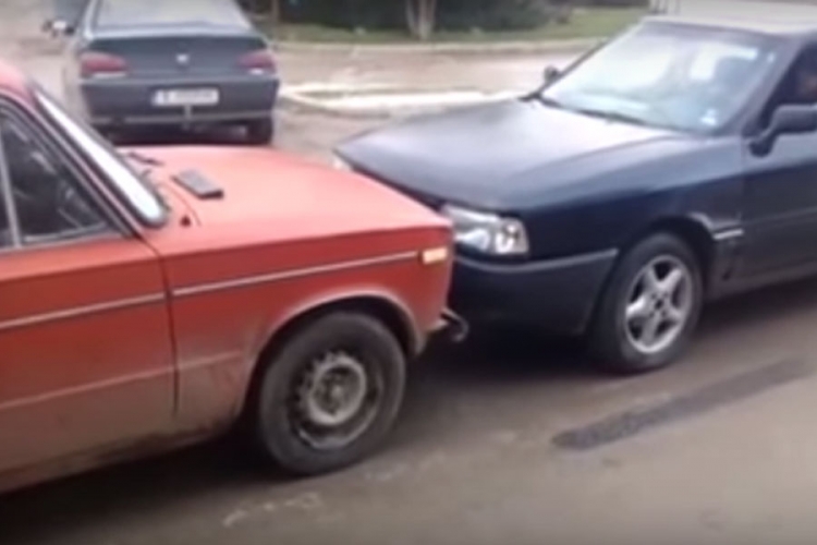 Ko je jači: Lada protiv audija (VIDEO)