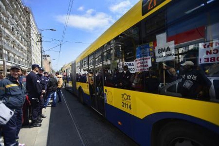 Beograd: Vozač autobusa preminuo poslije svađe s biciklistom