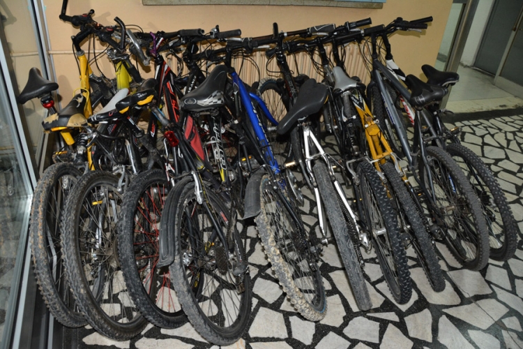 Banjaluka: Uhapšen sedamnaestogodišnjak zbog krađe 25 bicikala (FOTO)