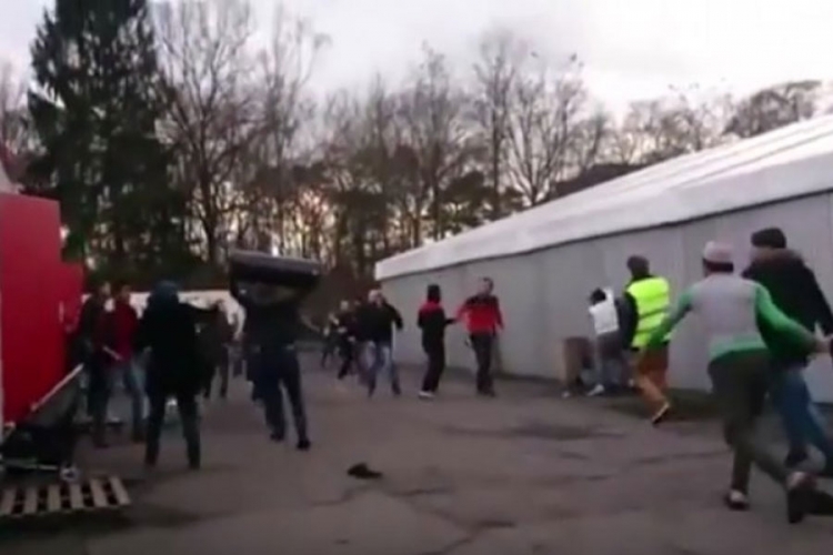 Oko 100 migranata se potuklo u Belgiji zbog djevojke koja nije htjela nositi maramu (VIDEO)