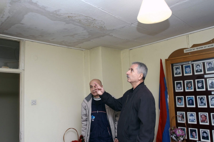 Banjaluka: Bez grijanja proveli zimu u baraci u Boriku