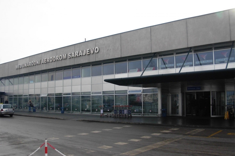 Privedeno pet osoba: Avion Pegasusa prinudno sletio u Sarajevo zbog pijanih putnika