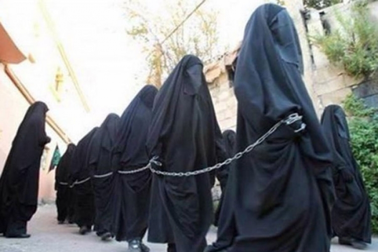 Islamska država ima nov način kažnjavanja žena: Otkidaju im živo meso parče po parče