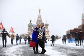 Zimska idila na ulicama Moskve: Snijeg i selfiji veselih turista (FOTO)