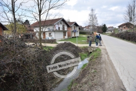 Fekalije plutaju pored puta u Kuljanima
