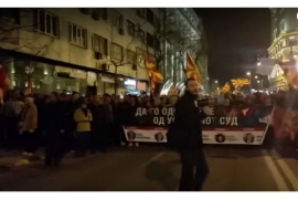 Miting i kontramiting ispred Ustavnog suda u Skoplju (VIDEO)


