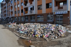 Artikli "preživjeli" dobojske poplave na tržištu: Roba iz mulja po ...