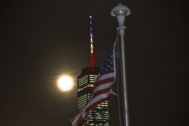 World Trade Center bio obasjan pogrešnim bojama zastave (FOTO)
