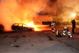 Švedska: Migranti pale automobile i gađaju policiju