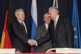 Novi dokumenti Klintonove biblioteke: Milošević Srbima u RS slao robu ...