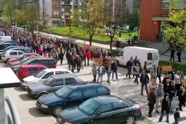 Neviđena solidarnost sa radnicima nekadašnjeg giganta: Zavidovići ...